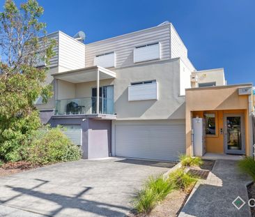 Stylish One-Bedroom Apartment with Leafy Outlook - Photo 1