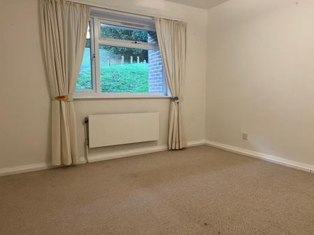 2 bedroom ground floor flat to rent - Photo 3