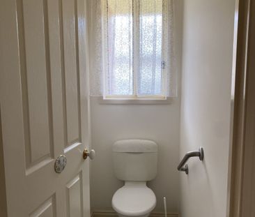 Two bedroom home, situated in a quiet court location. - Photo 6