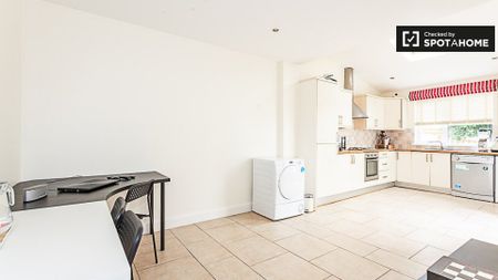 Room for rent in sweet 3-bedroom house, Melrose Park, Dublin - Photo 2
