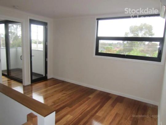 “STYLISH 1 BEDROOM APARTMENT ABOVE BALAKA PLACE SHOPS!” - Photo 1