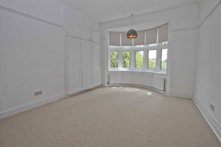 4 bedroom detached house to rent - Photo 4