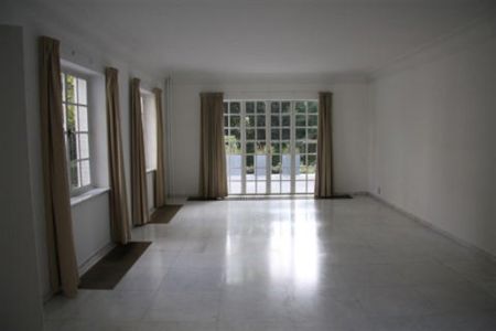 House - for rent - Photo 3
