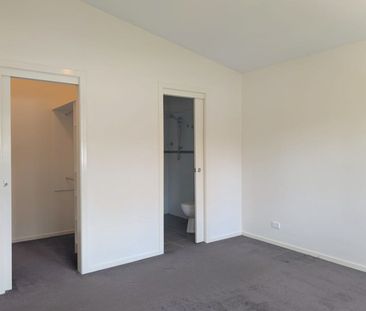 FAMILY LIVING - Photo 4