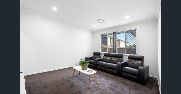 Luxury Modern Living in the Heart of Pimpama - Photo 1