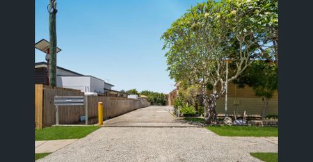 Convenient Woodridge Location - Photo 4