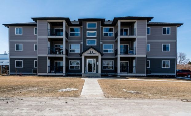 35 Cambridge Way, Steinbach, MB - Photo 1