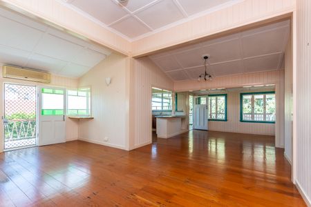 1 Louis Street, Redcliffe QLD 4020 - House For Rent - $650 | Domain - Photo 2