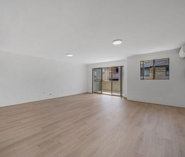 Oversized 3-Bedroom Apartment in Prime Auburn Location - Photo 1