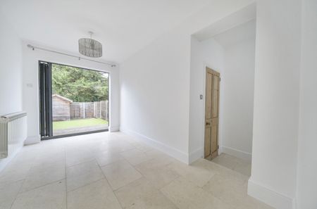 3 bedroom terraced house to rent - Photo 5