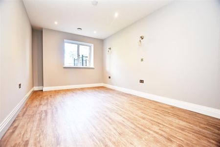 Wood Lane, Isleworth, Middlesex, TW7 - Photo 2