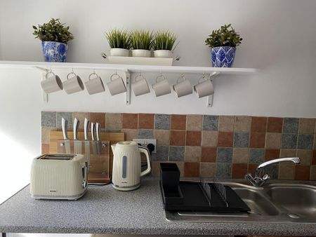 4 bedroom flat share to rent - Photo 5