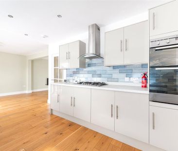 4 bedroom semi-detached house to rent - Photo 4