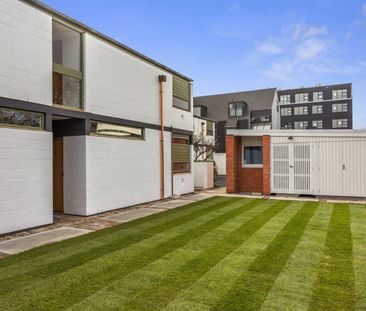 One Bedroom Heritage Apartment City West (Downstairs) with Garage - Photo 4