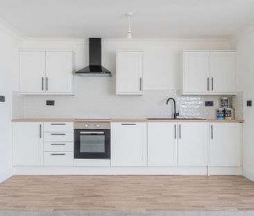 2 bedroom flat to rent - Photo 4