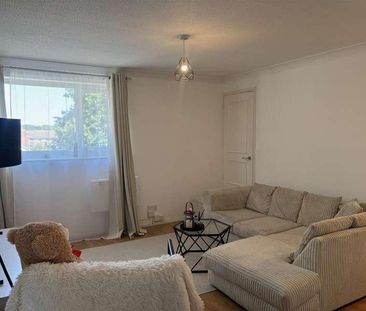 Hampden Close, North Weald, CM16 - Photo 2