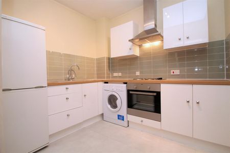 Maybury Road, Woking, Surrey, GU21 5HP - Photo 2