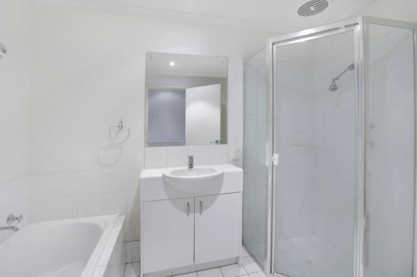 Contemporary Furnished townhouse in the heart of Adelaide CBD - Photo 1