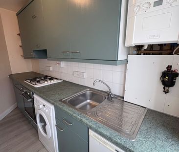 2 Bed Flat, Elms Court, SW19 - Photo 4