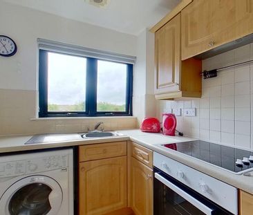 2 bedroom flat to rent - Photo 4