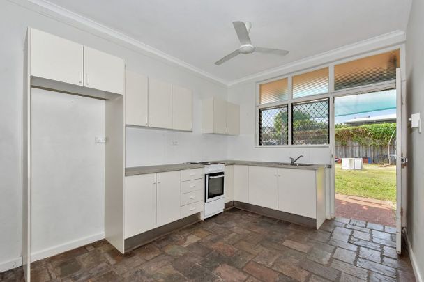 ONLY MINUTES FROM NIGHTCLIFF FORESHORE! - Photo 1