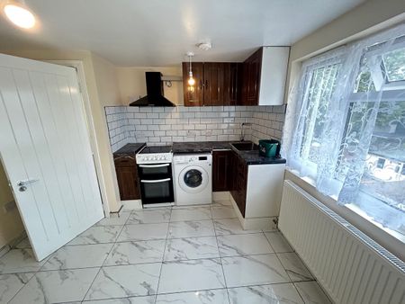 kingsmead Avenue, London, CR4 1 - Photo 3