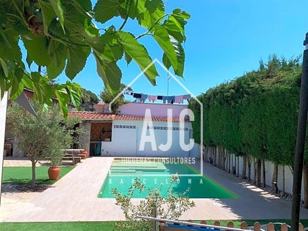 2 bedroom luxury Villa for rent in Castelldefels, Catalonia - Photo 4