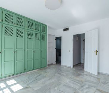 3 room luxury House for rent in Marbella, Spain - Photo 3