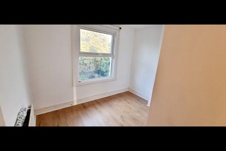 3 Bed Maisonette, Clyde Road, CR0 - Photo 3