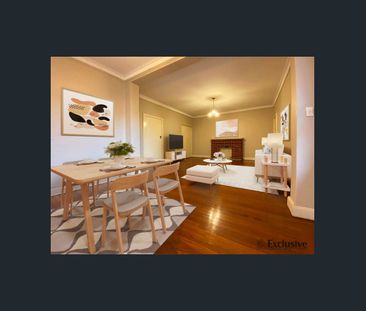 OMG! ITS MASSIVE !! 2 BEDROOM + SUNROOM UNIT (STUDY OR 3RD BEDROOM) - Photo 2