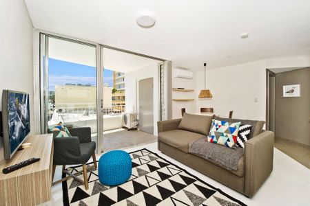 LARGE L-SHAPED, FULLY FURNISHED STUDIO APARTMENT! - Photo 5