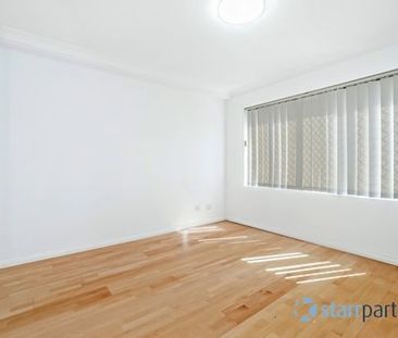 Well-presented ground-floor apartment with 2 car spaces - Photo 2