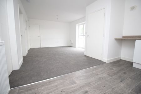 2 Bedroom Apartment - Photo 2