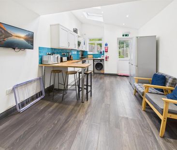 1 bedroom in a house share to rent - Photo 2