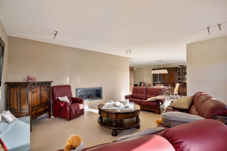 Ruim appartement van 208 m² met 3 slaapkamers en 2 staanplaatsen in centrum Oud-Turnhout - Photo 2