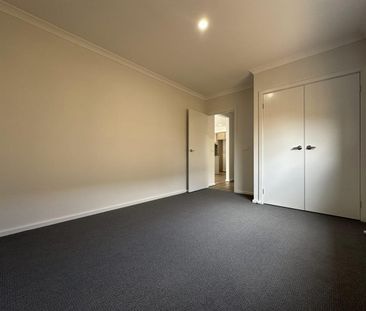 Stylish & Spacious Family Home in Prime Tarneit Location! - Photo 6