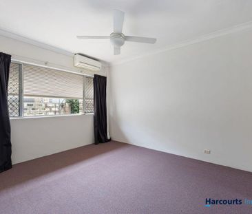 WALK TO EVERYTHING - METRES TO OXFORD STREET! - Photo 5