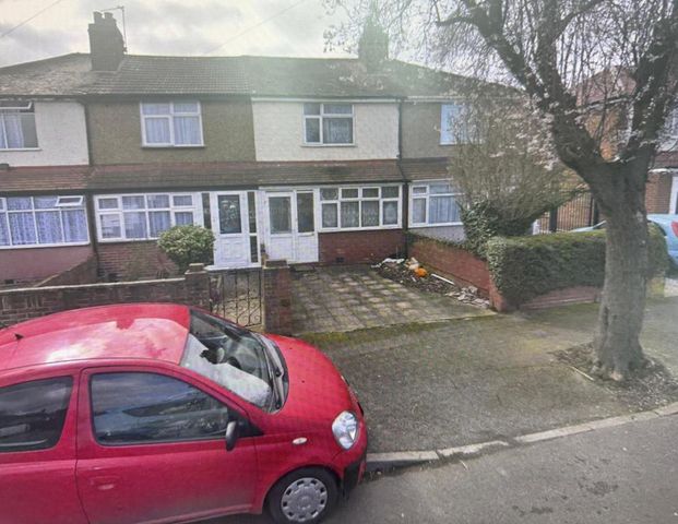 3 bedroom terraced house to rent - Photo 1