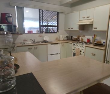 Wynnum West - Photo 1