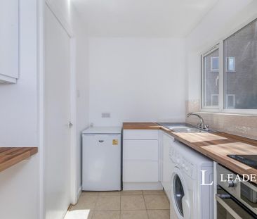 Studio to rent - Photo 2