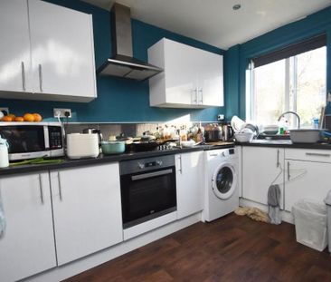 4 bedroom house to rent - Photo 3