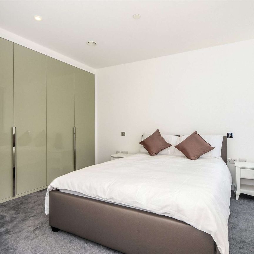 Savills are pleased to present a one bedroom apartment on the 10th floor in the Eagle Point. - Photo 1