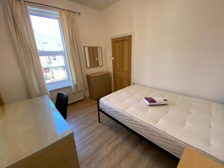 3 bedroom end of terrace house to rent - Photo 4