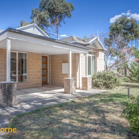 Charming 3 bedroom home - Photo 1