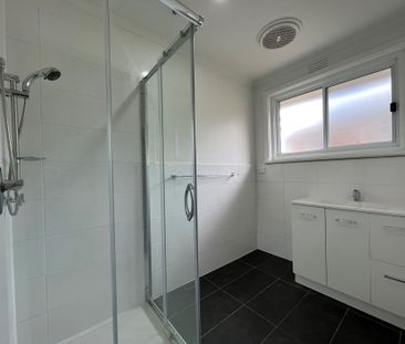 Well-Presented Unit with Comfort and Convenience - Photo 6