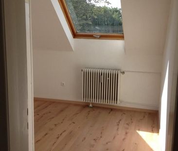 Schöne Dachgeschosswohnunng in zentraler Lage, 4 Zimmer, 83 qm - Foto 1