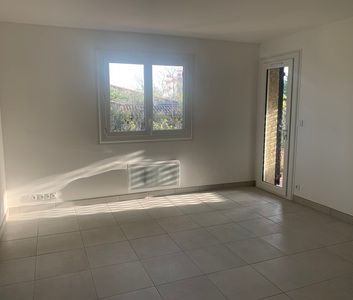 Location Appartement 4 pièces 82m² PUGET VILLE 83390 - Photo 1