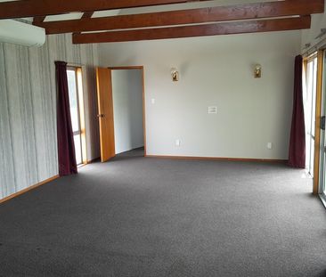 IN THE CENTRE! - Photo 5