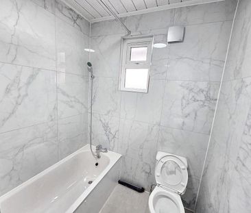 4 bedroom semi-detached house to rent - Photo 3