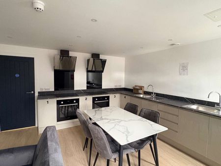 Beautifully presented studio style en-suite room Room 3 - Photo 4